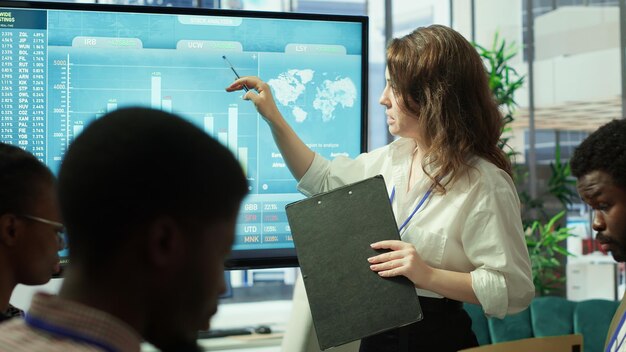 Nowoczesne technologie wspierające interaktywne nauczanie w klasach szkolnych