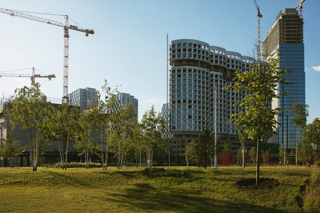 Przyszłość architektury mieszkaniowej: trendy i innowacje w polskich inwestycjach budowlanych