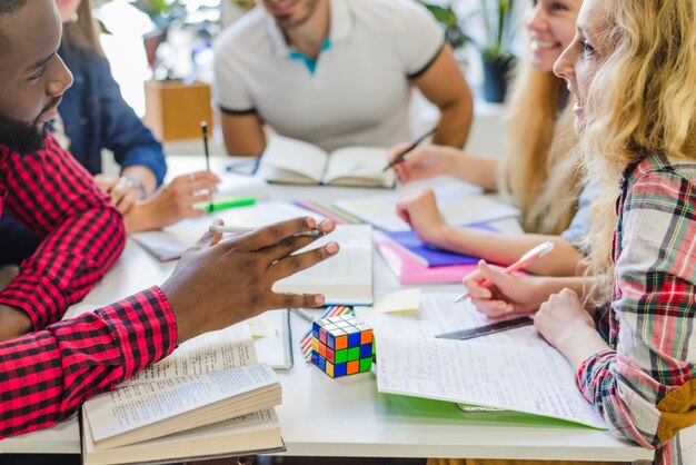 Nowoczesne podejścia do nauczania: jak warsztaty mogą wspierać rozwój kreatywności w placówkach edukacyjnych