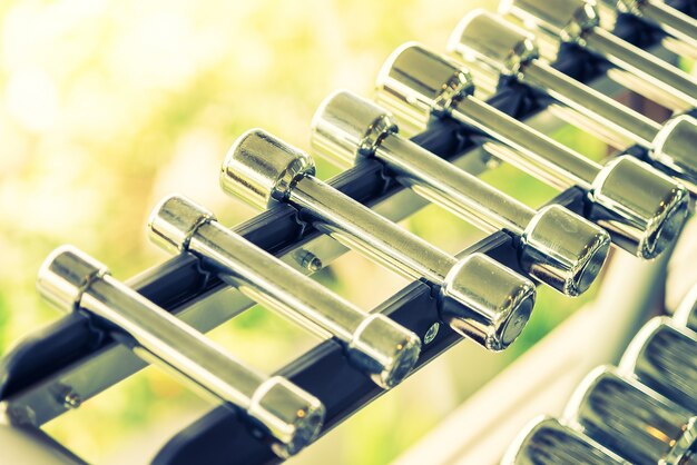 Jak wybrać odpowiednie komponenty do instalacji pneumatycznych w przemyśle