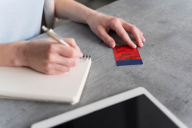 Personalizowane Notatniki Antybakteryjne: Innowacyjne Podejście do Promocji Marki w Erze Cyfrowej