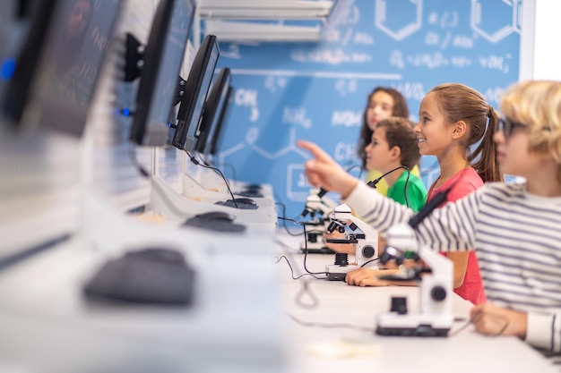 Innowacyjne podejścia do wykorzystania technologii w procesie nauczania w placówkach edukacyjnych